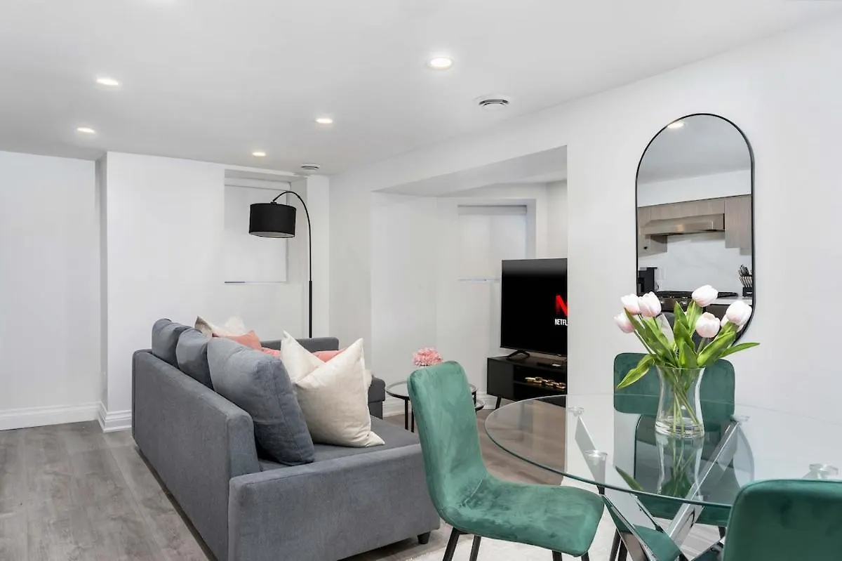 Cozy Parkdale Suite Fantastic Location Parking Toronto