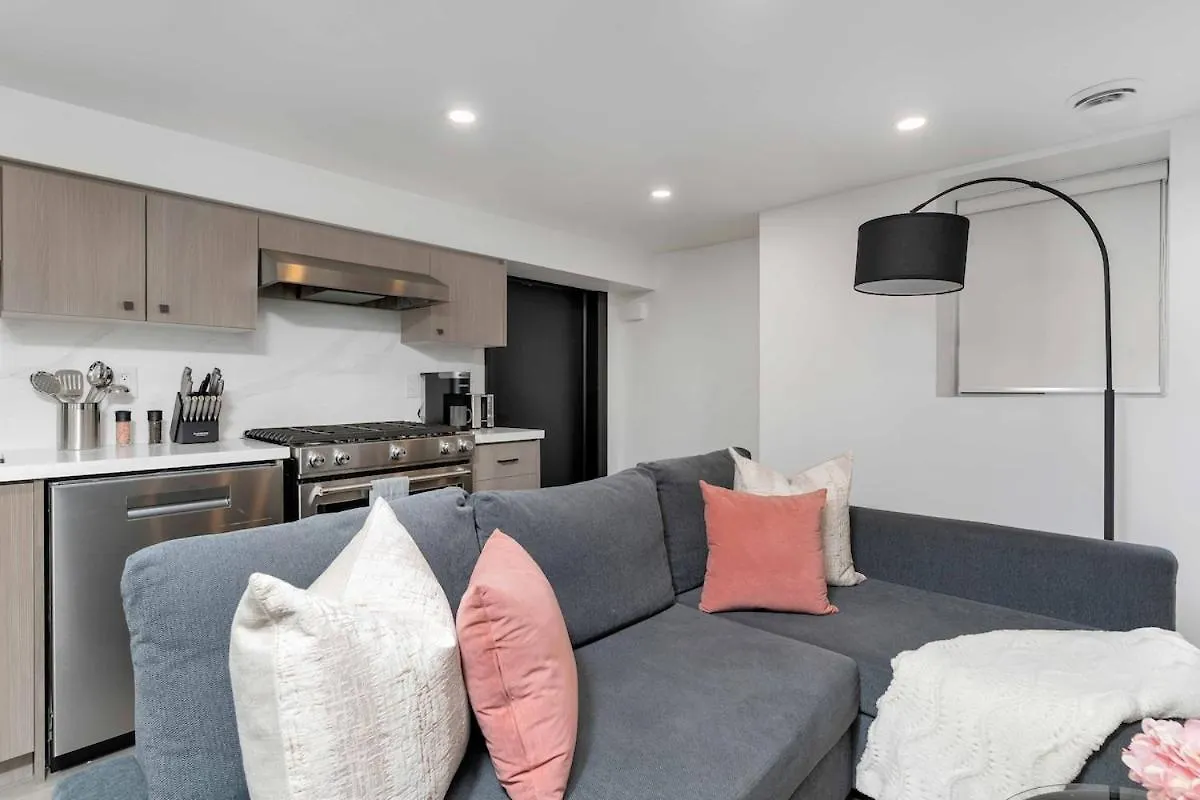 Cozy Parkdale Suite Fantastic Location Parking Toronto Apartment